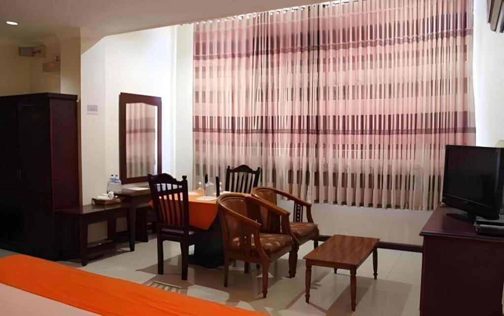 Hotel Dynasty Tarakan Extérieur photo